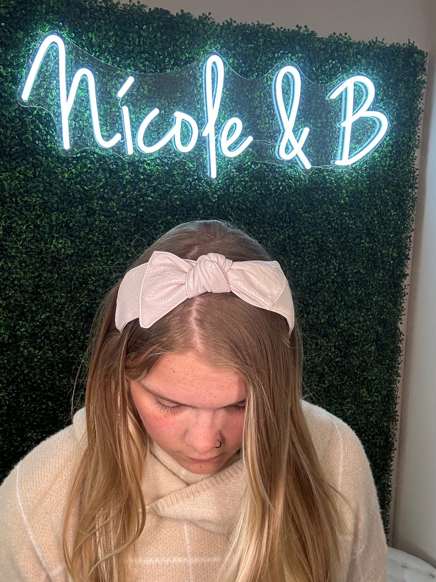 Beige bow headband